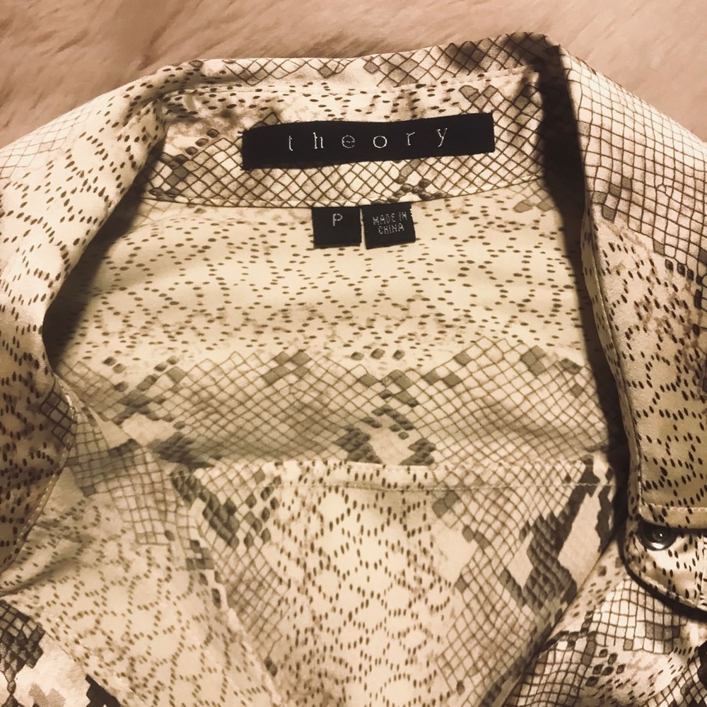 Theory Petite Silk Python Button down - Picture 10 of 11